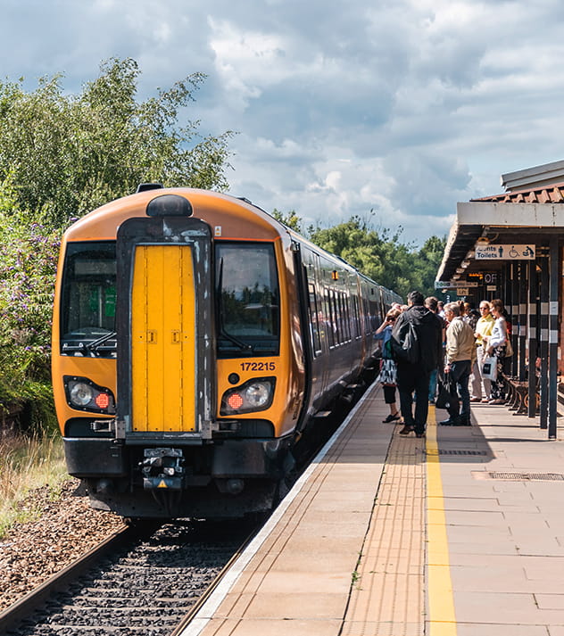 A train passing through Solihull Train Station.